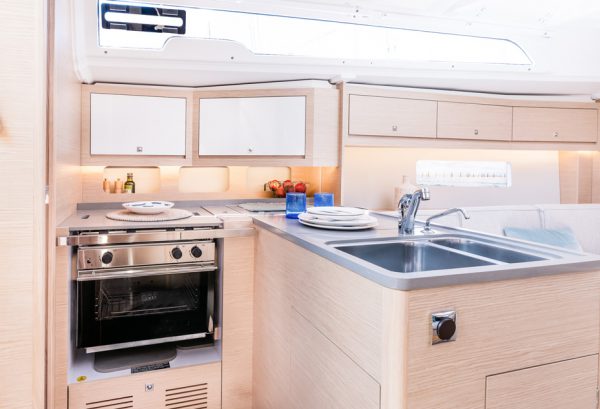 28-dufour-37-luxury-keuken